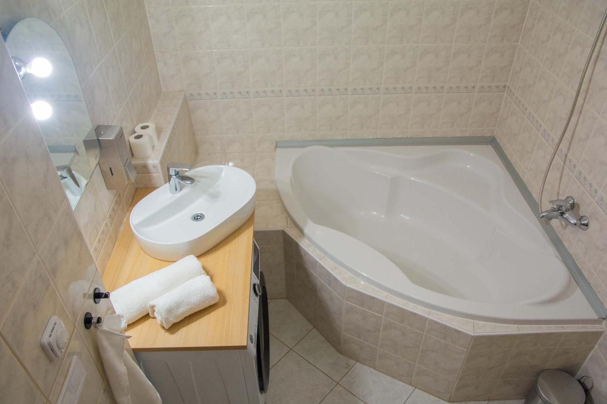 City Centre Apartment With Parking Prague Exterior photo